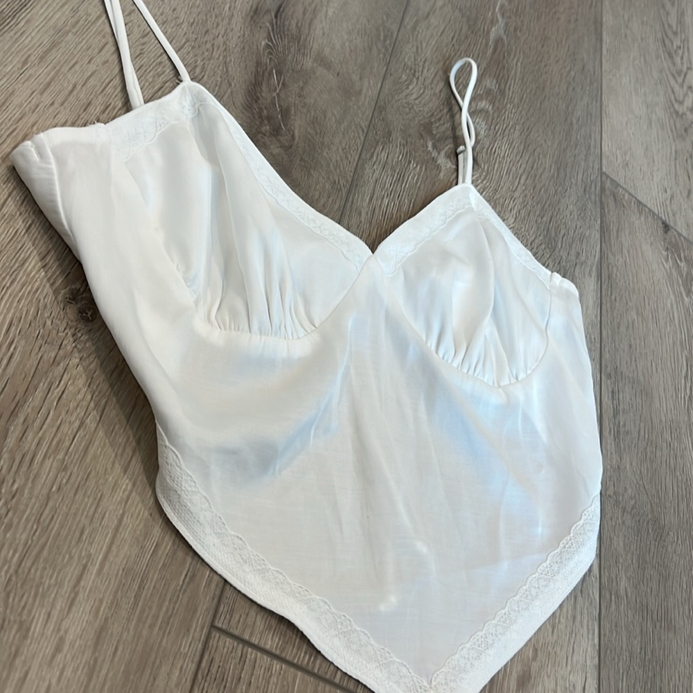 Cropped Open Back Tank Top - Picture 2 of 4